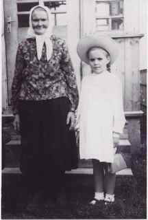 Ona Norbutienė su anūke Valerija, 1956
